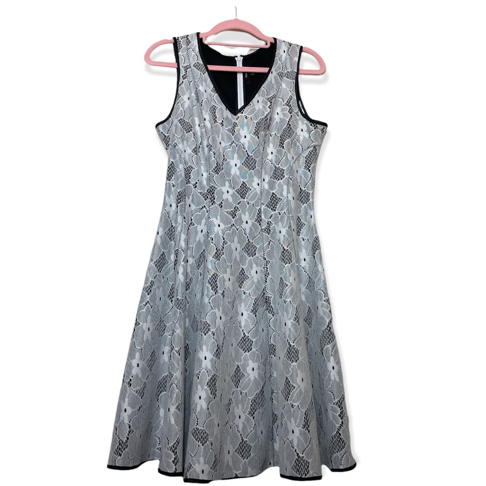 maia Black & White Lace V Neck A Line Sleeveless Dress size 4